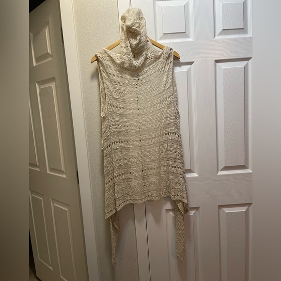 Sleeveless Cardigan - Picture 3 of 6